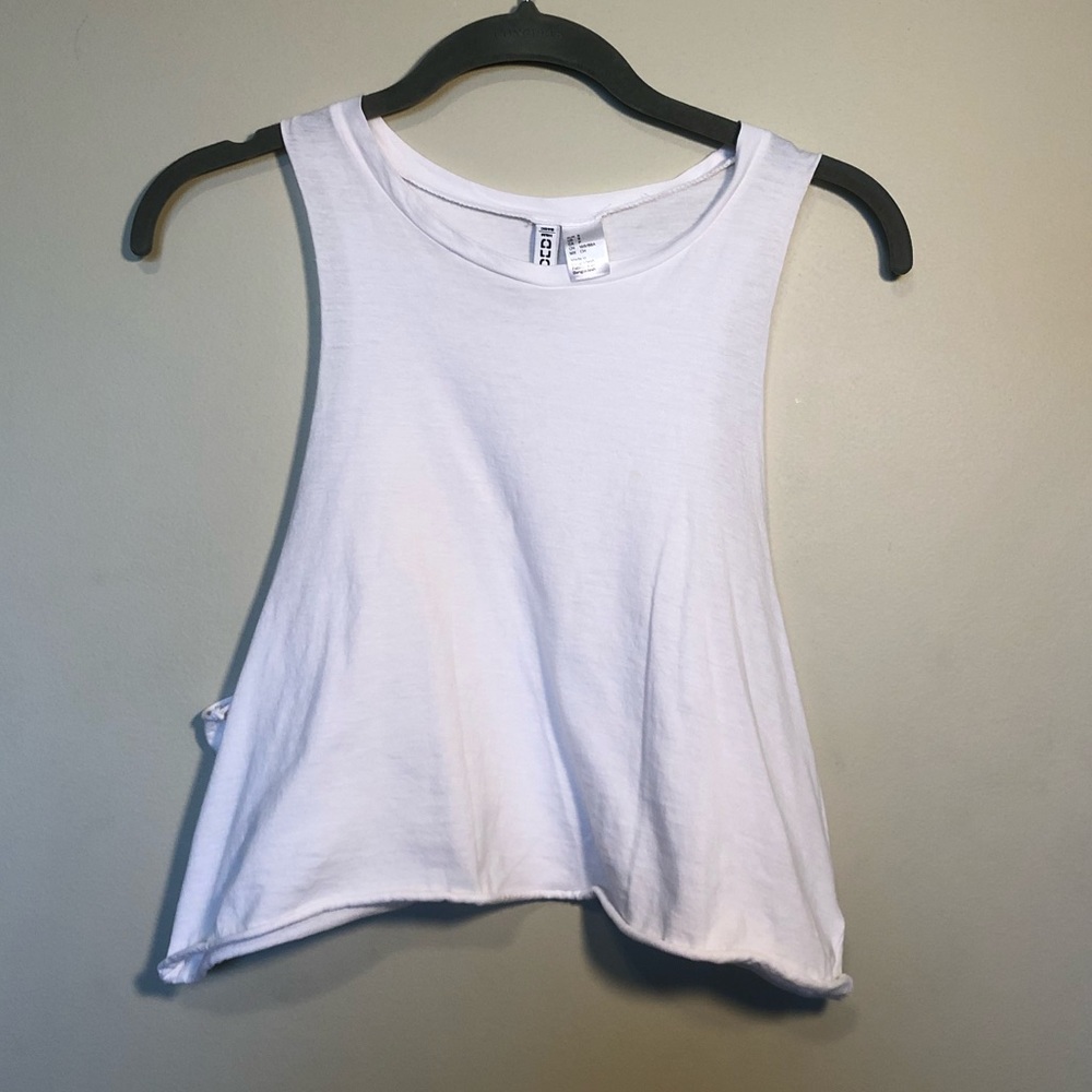 Cropped white muscle tank